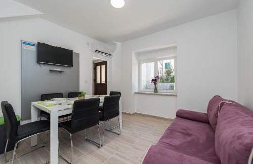 Novalja House | Balen city central house for 8