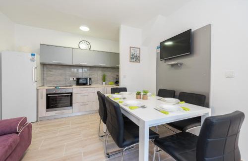 Novalja House | Balen city central house for 8