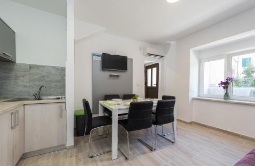 Novalja House | Balen city central house for 8