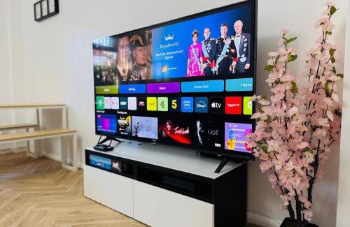 Balham Apartment | Balham Luxury Apartment 6 Min Walk to Underground and Overground Prime Balham Location