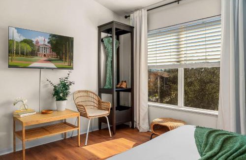 Gainesville House | Bali Bliss Updated & Well-Appointed Condo