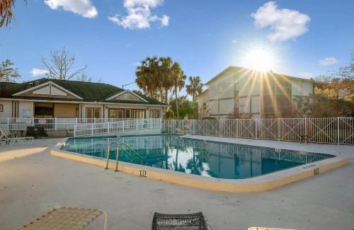 Gainesville House | Bali Bliss Updated & Well-Appointed Condo