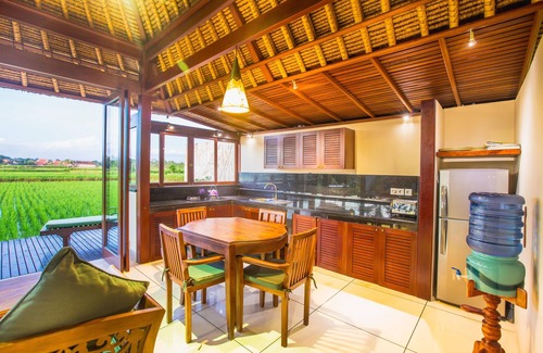 Lodtunduh Villa | Bali Harmony Villa Luxury Rice Field Views On Sale from $99!