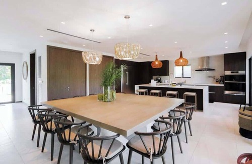 Dunmore Town House | Bali House Harbour Island - Private Pool, Gym, Beach Setup, Newly Renovated