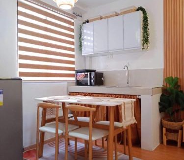 Lipa Apartment | Bali inspired 2 bedroom in Lipa netflix pool and parking