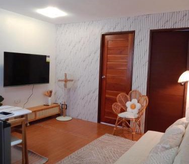 Lipa Apartment | Bali inspired 2 bedroom in Lipa netflix pool and parking