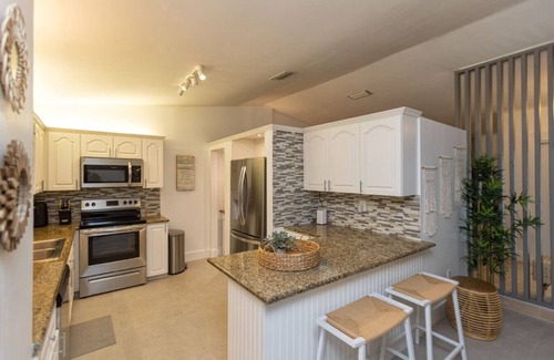 Westchester House | Bali Paradise Pool BBQ - Fits 14