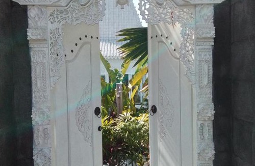 Pemecutan Kelod Villa | Bali Piramidas White Villa's