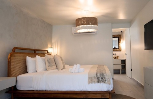 Isla Verde Hotel | Bali Posh Hotel PR, Adults Only -Isla Verde