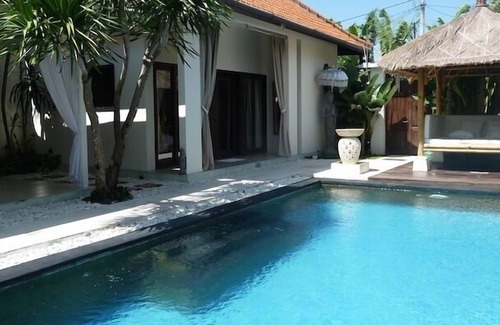 North Legian Villa | Bali – Seminyak – villa with pool – 6/7 pers.-quiet area in the heart of life