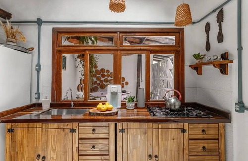 Campeche Norte Ski Chalet | Balinesa Cabana Meio uma Floresta Encantada!