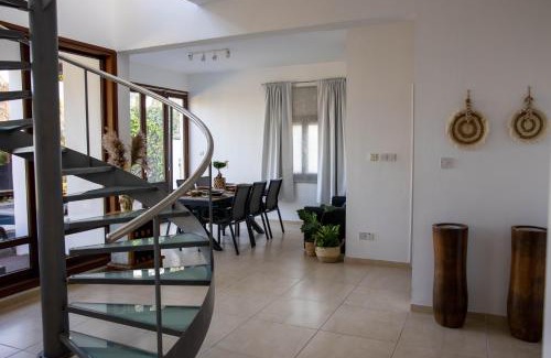 Ayia Thekla Villa | Balinese