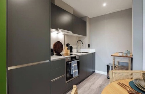 Holbeck Apartment | Balinese Escape - 2Bed 2Bath Leeds Centre and Stadium