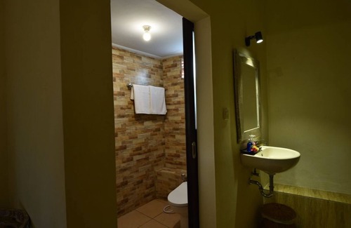 Tumbu Village House | Balinese Guesthouse! 1BR Double Room in Karangasem