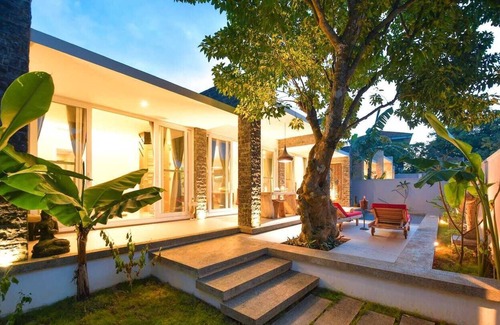 Balabag Villa | Balinese Inspired Luxury Boracay Villa w/ Private Pool