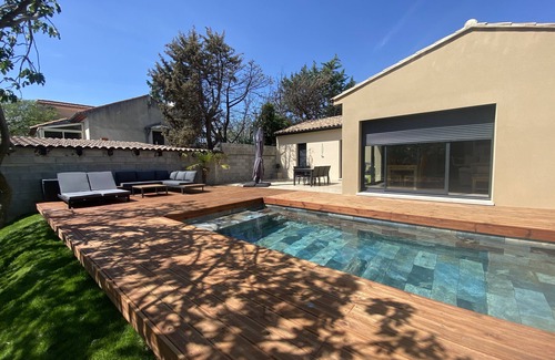 Carpentras Villa | Balinese pool villa with garden 20 minutes from Mont Ventoux