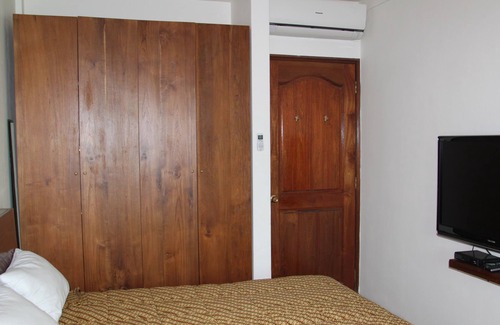 Central Water Catchment House | Balinese Room for rent