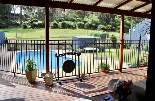 Balingup Cottage | Balingup Rustic Retreat - Marian Ponds.Saltwater swimming pool, great gardensn