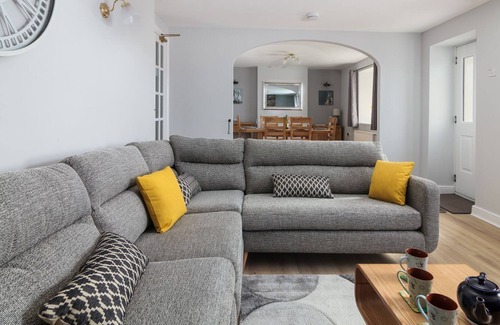 Derbyhaven Cottage | Balladuke Farmhouse - a holiday cottage that sleeps 6 guests in 4 bedrooms