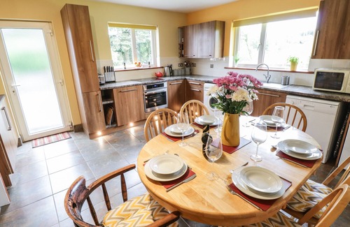 Ballinafad Cottage | BALLAGHBOY COTTAGE, pet friendly in Boyle, County Roscommon