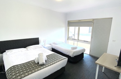 Warrenheip Hotel | Ballarat Colonial Motor Inn & Apartments