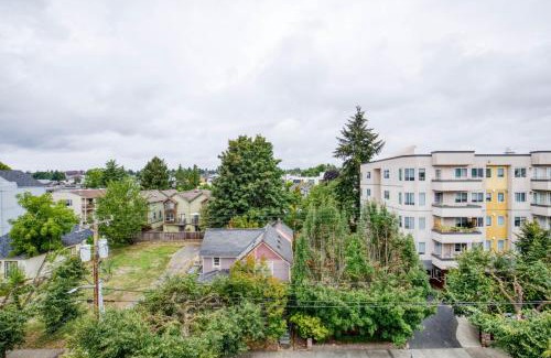 Old Ballard Apartment | Ballard Studio w Rooftop BBQ nr dining SEA-178