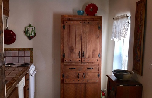Alamedan Valley House | Balloon Fiesta close to Charming, Historic, N. Valley Casita!