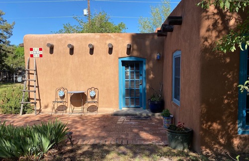 Alamedan Valley House | Balloon Fiesta close to Charming, Historic, N. Valley Casita!