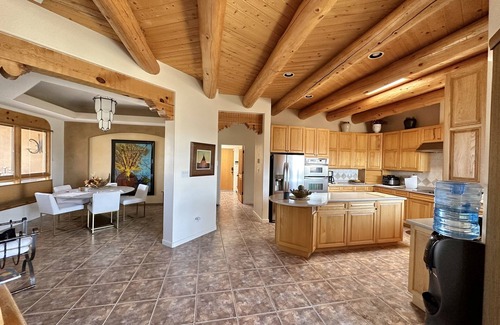 Ranchito House | Balloon Fiesta Getaway - Adobe Hacienda