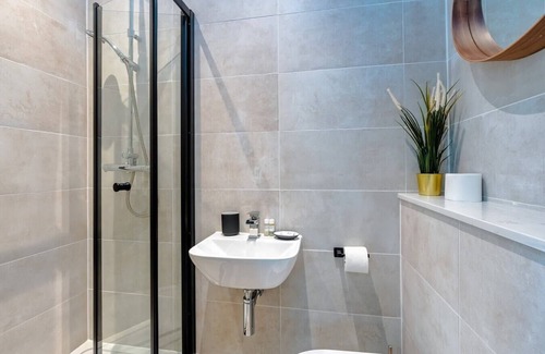 Filton House | Balloon Residence: Modern Serviced Accomodation