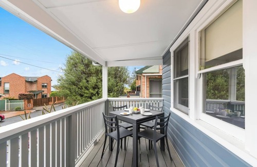 Balgownie Cottage | Bally Escape Cottage Serenity in a Scenic Village