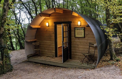 Barranisky Cottage | BALLYBEG POD 6, romantic, with hot tub in Tinahely, County Wicklow