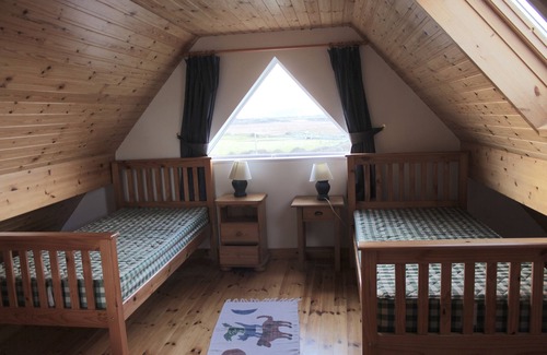 Ballyconneely Villa | Ballyconneely: Beautiful bright property between sea and lake