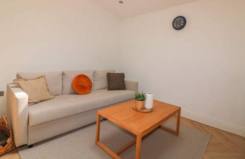 Black Bull Cottage | BALLYMAGILLEN APARTMENT, pet friendly, with a garden in Dunboyne