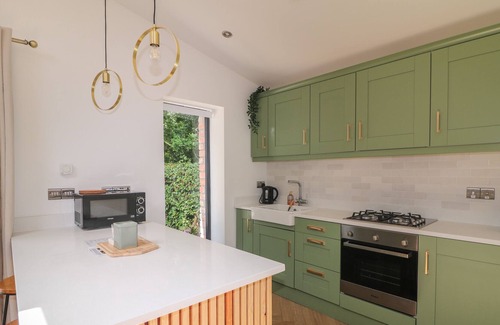 Black Bull Cottage | BALLYMAGILLEN APARTMENT, pet friendly, with a garden in Dunboyne