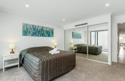 Rozelle Apartment | BALMAIN / ROZELLE LUXURY 2 BED APARTMENT (DAR7)