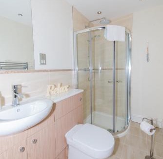 Cupar House | Balmeadowside Farmhouse with Hot Tub
