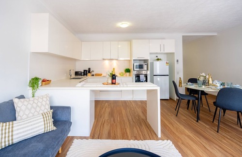 Norman Park Apartment | Balmoral Apartment - Airy & Light-filled City Edge Hideaway n10 min to BNE CBD