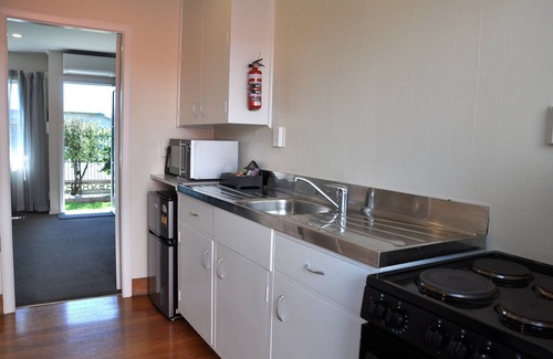 Tahunanui Hotel | Balmoral Motel