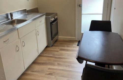Tahunanui Hotel | Balmoral Motel