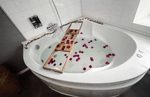 Varzy Apartment | Balneo bath accommodation