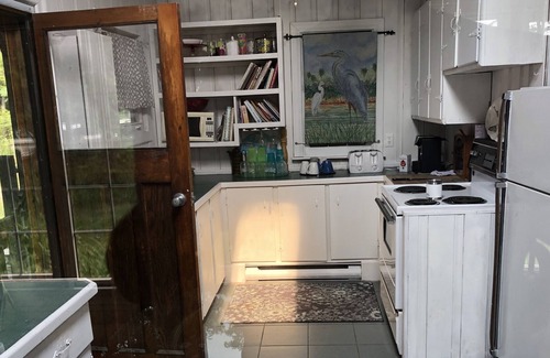 Baddow Cottage | Balsam Lake Ontario Sand Beach “Welcome to Castaway Beach “Clean shallow water