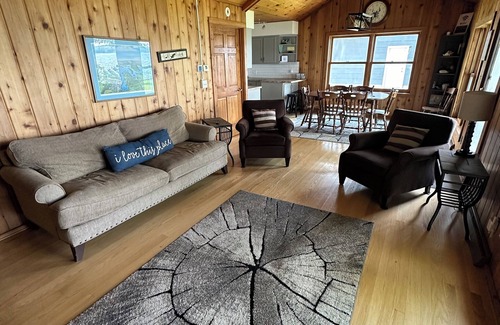 Balsam Lake House | Balsam Lake Sunset Cabin with WiFi & Sauna!