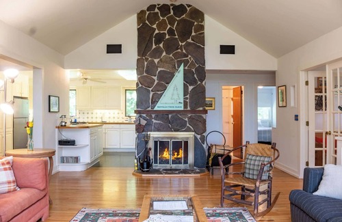 Arkville Ski Chalet | Balsam Mtn Lodge: Pool + Pond. 5 Mins to Belleayre