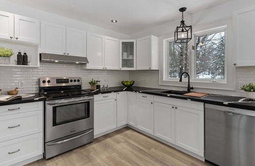 Huntsville House | Balsam Retreat- Muskoka GetawaynPet Friendly
