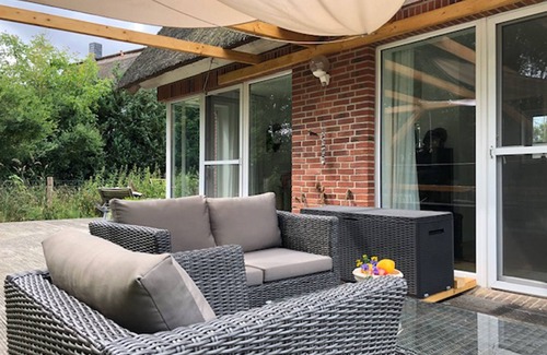 Dabitz House | Baltic holidays in high-quality thatched roof house