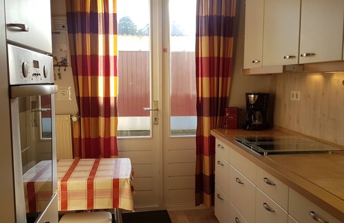 Neumuhlen-Dietrichsdorf Apartment | ☼ Baltic vacation apartment, bright, friendly, on the ground floor with garden uand Sun terrace