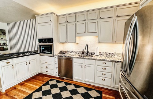 Canton House | Baltimore's Luxury Rowhome Stay