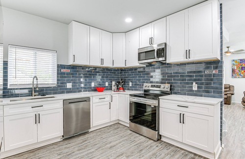 Mondawmin House | Baltimore Townhome w/Private Rooftop Patio!