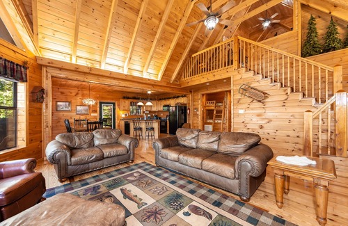 Gatlinburg - Pigeon Forge Cabin | Bama Bear’s Den | Spacious 3 Bedroom | Hot Tub | Multi Game Tables | Theatre Room | WiFi and More